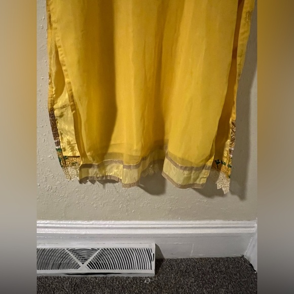 Yellow and Silver Embellished Tunic with Raglan Sleeves - Picture 10 of 13